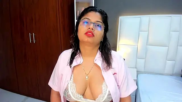 yeral2017 live cam preview on Stripchat