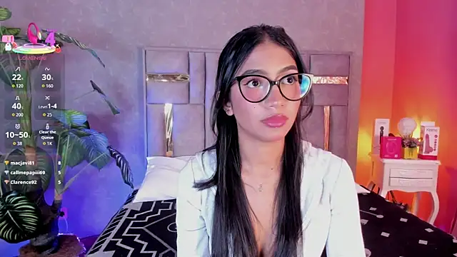 Tyla_Ks live cam on StripChat