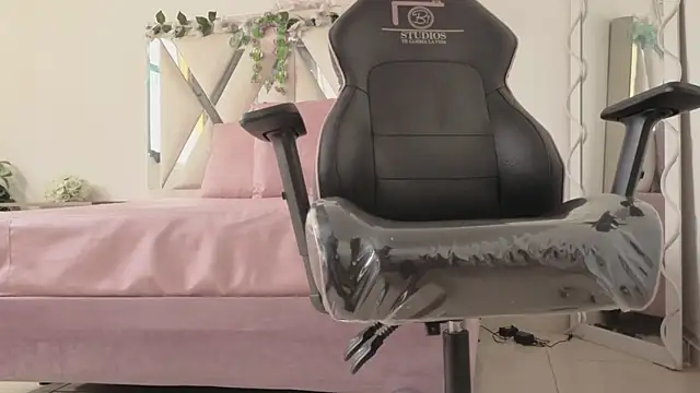 ZURY_TAY webcam