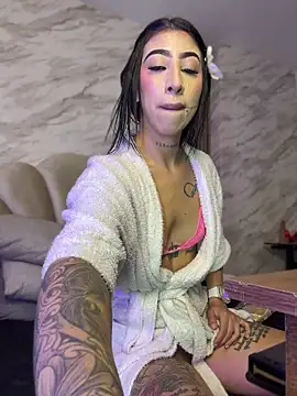 darkkjulietha live cam on StripChat