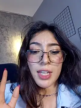 MiiaCullens live cam on StripChat