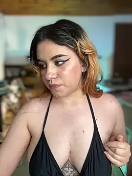 NikkiNix webcam