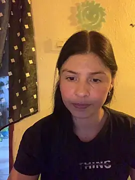 Estefani_32 live cam on StripChat