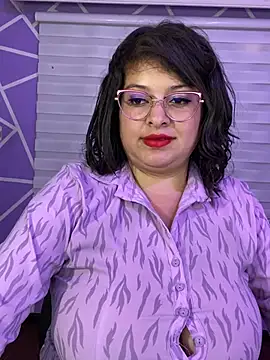 MiiaaJoness webcam