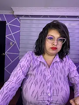MiiaaJoness live cam on StripChat