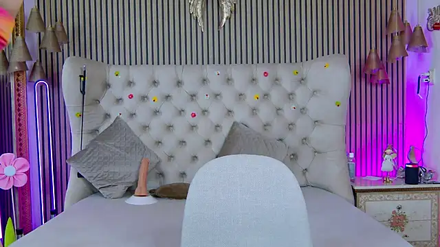 PlayfulShow live cam on StripChat