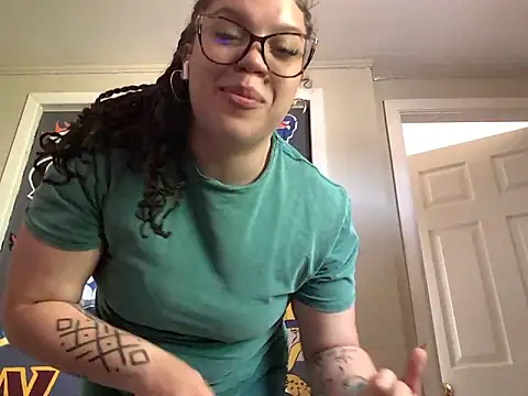 QueenNuttCollector live sex cam