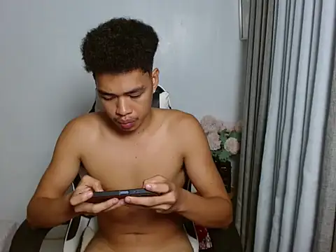 curlyasian_njxx webcam