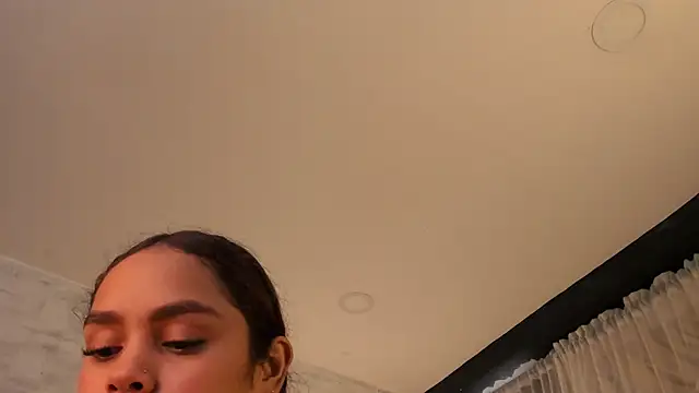 CarolineFyre webcam
