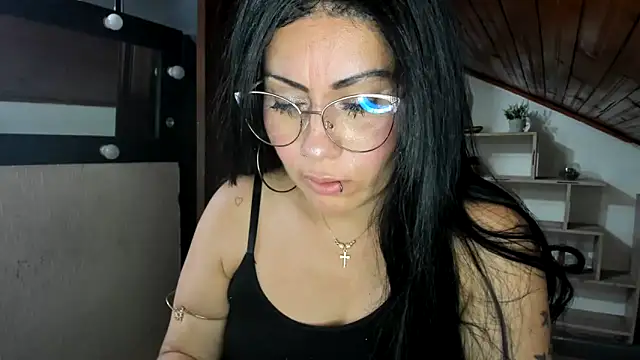 Tania_mature live cam on StripChat