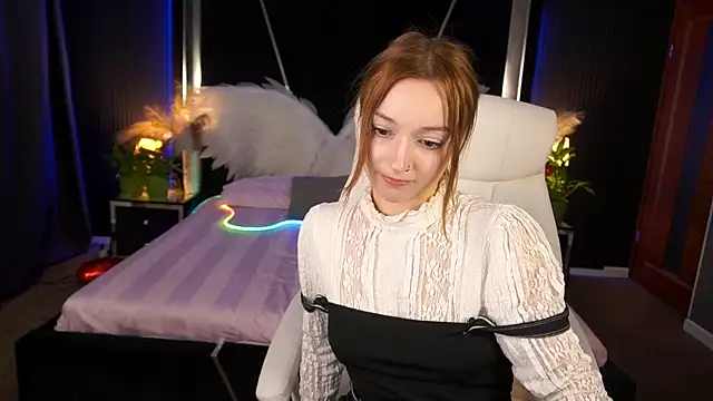 LizzaMoonn live cam on StripChat