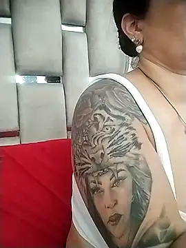 chelaqueen_ live cam on StripChat