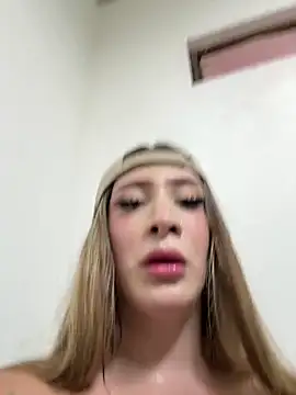 bunny_bicht live cam on StripChat