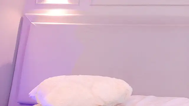 NaomiKlarc live cam on StripChat
