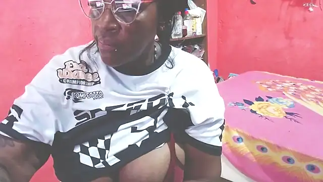loretybig live cam on StripChat