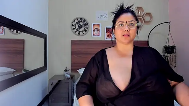 MillaGrey live cam on StripChat