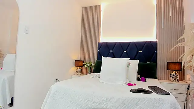 gabytyara2 live cam on StripChat