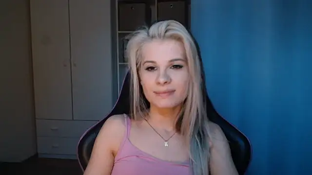 KristineGlow webcam
