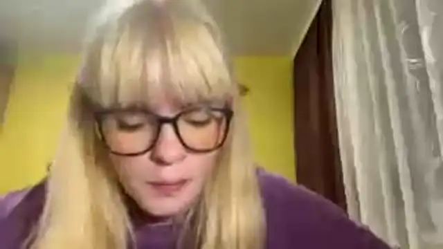 LeslyKelly live cam on StripChat