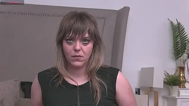ZoeSkyee webcam