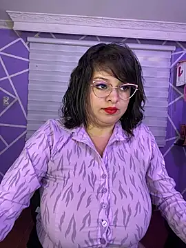 MiiaaJoness live cam on StripChat