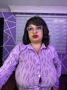 MiiaaJoness webcam