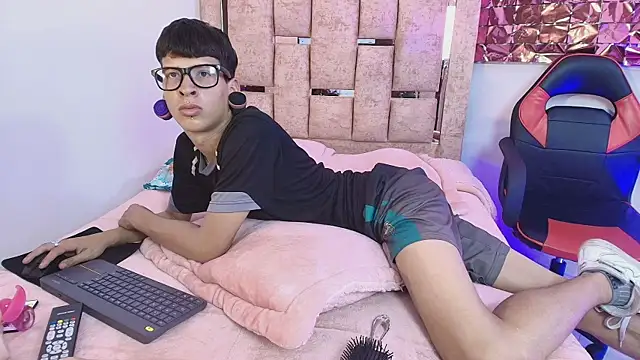 Astarotth__ live cam on StripChat