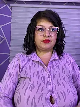 MiiaaJoness webcam
