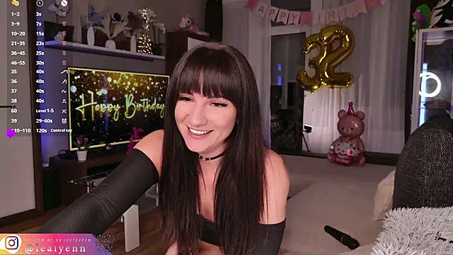 LeaLyenn live cam on StripChat