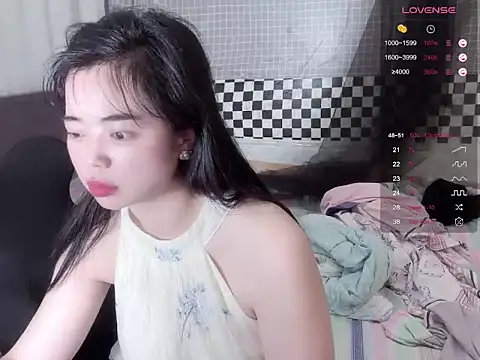 Lili-0521 live cam on StripChat