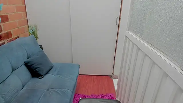 Penelope47 live cam on StripChat