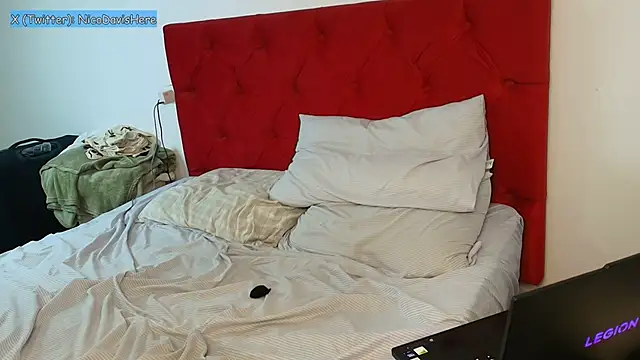 NicoDavisOfficial live cam on StripChat