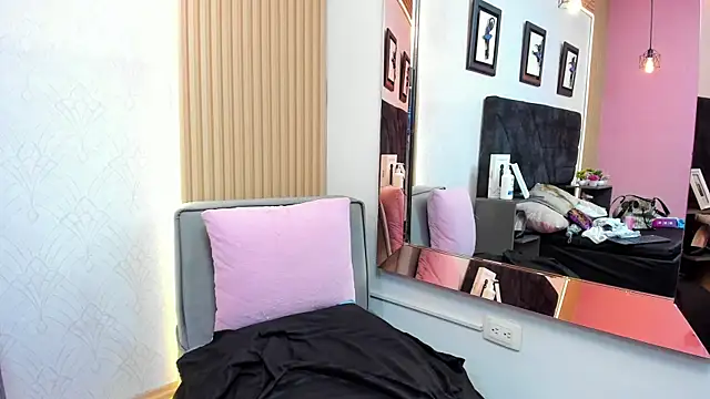 MonzerratBoyer webcam