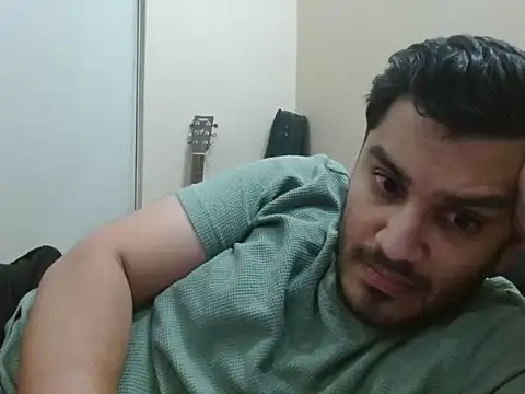 robintoit live cam on StripChat