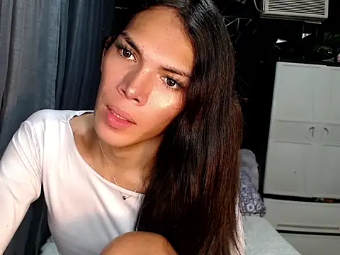 GORGEOUS_CARMEE webcam