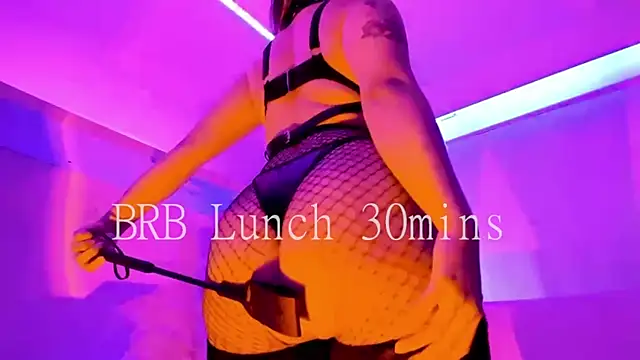 Gloomydoll live cam on StripChat