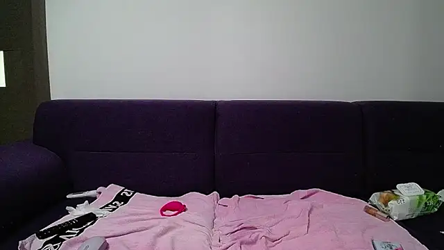 Julianna68 live cam on StripChat