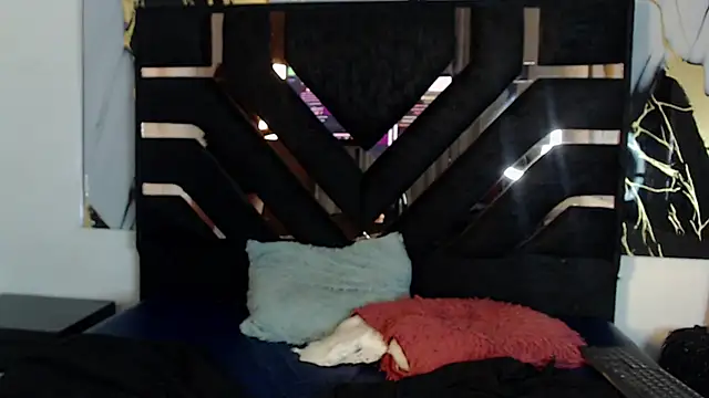 Lizzie_skycs live cam on StripChat