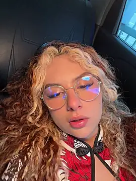 Joyce-fire live cam on StripChat