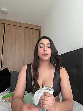 Nicollemays live cam on StripChat