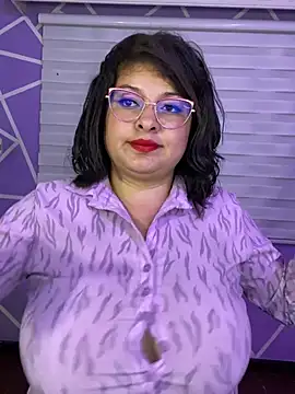MiiaaJoness webcam