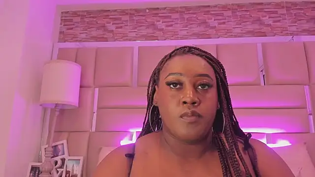 ShaniaBrownn webcam
