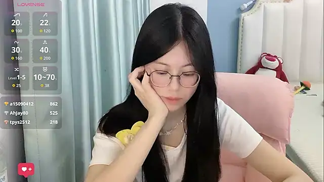 Luna-666 live cam on StripChat