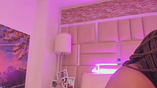 ShaniaBrownn webcam
