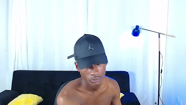 alexaandro18 live cam on StripChat