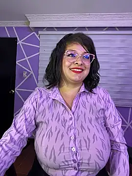 MiiaaJoness webcam