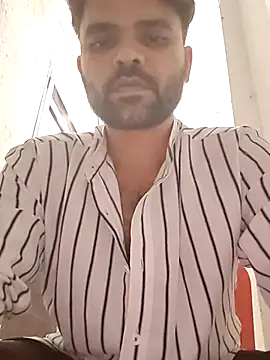saddyboyforU live cam on StripChat