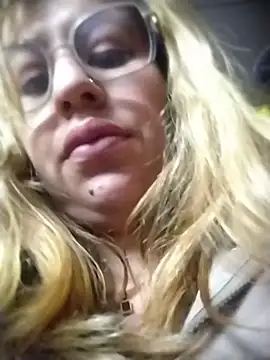Lola_scott live cam on StripChat