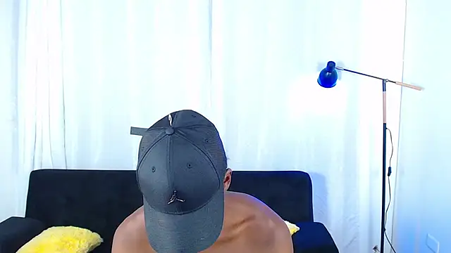 alexaandro18 - Alexaandro18's free webcam - UK Sex Cams