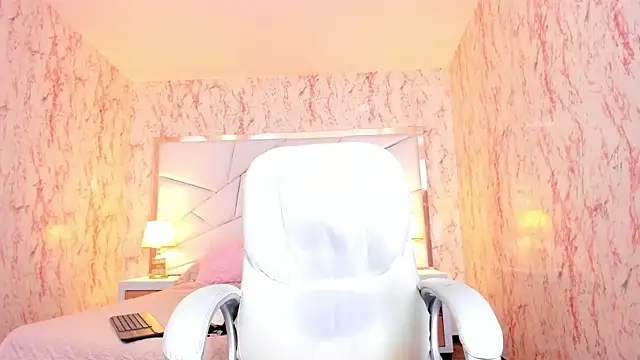 Emily_Whinfre webcam